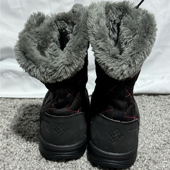 Columbia Girls Size 2 Winter Boots with Faux Fur - Picture 4 of 9